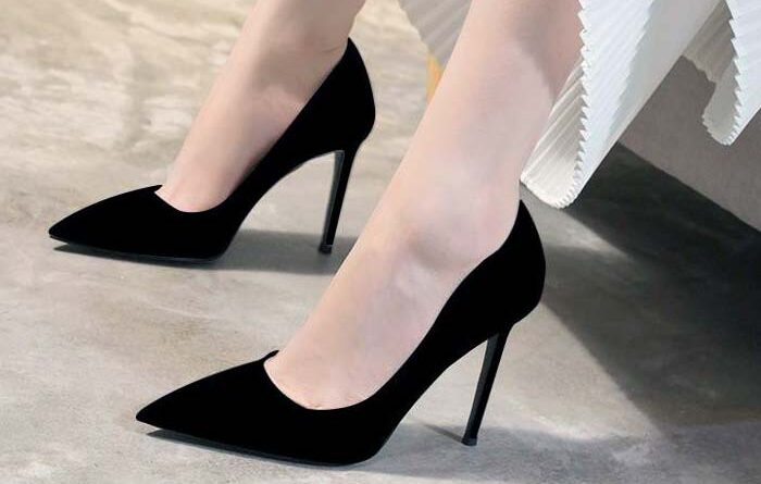 Kesakitan Akibat Sepatu High Heels